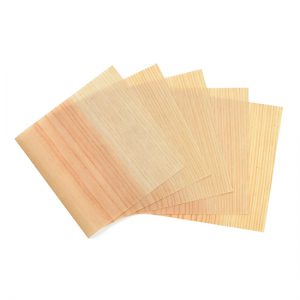 Wooden origami paper (large) five sheets / Noto cedar wood / 15 × 15cm / ¥858 (including tax)